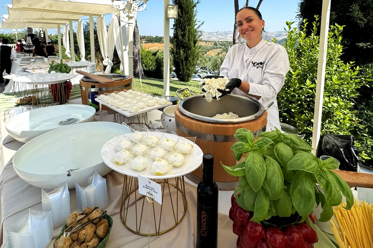 Show cooking mozzarella dal vivo durante una festa di 50 anni